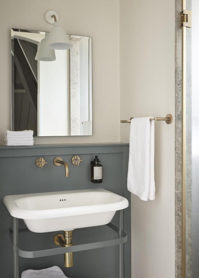 Boutique Hotel Benedict Noordwijk Exterior photo A towel bar