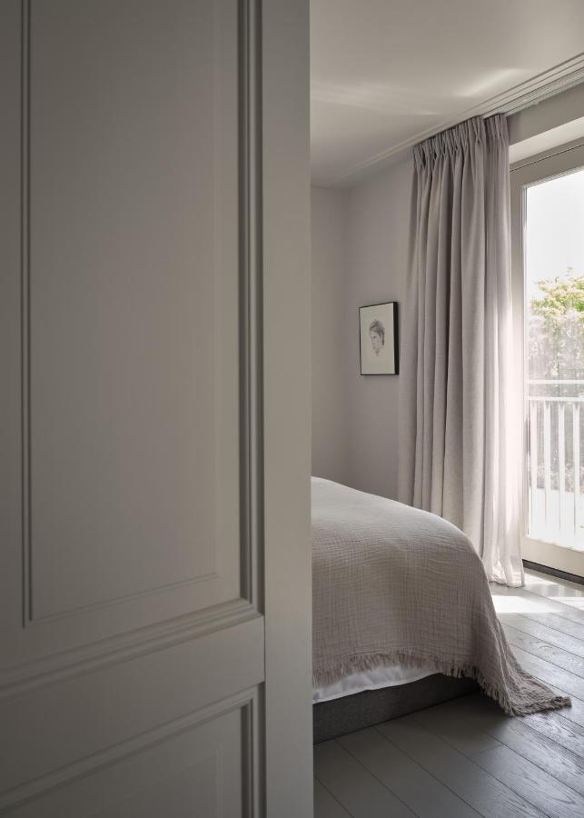 Boutique Hotel Benedict Noordwijk Exterior photo A bedroom at the hotel