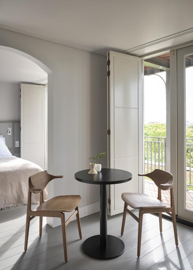 Boutique Hotel Benedict Noordwijk Exterior photo A room at the hotel