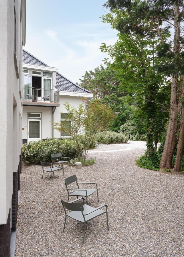 Boutique Hotel Benedict Noordwijk Exterior photo The courtyard of the museum