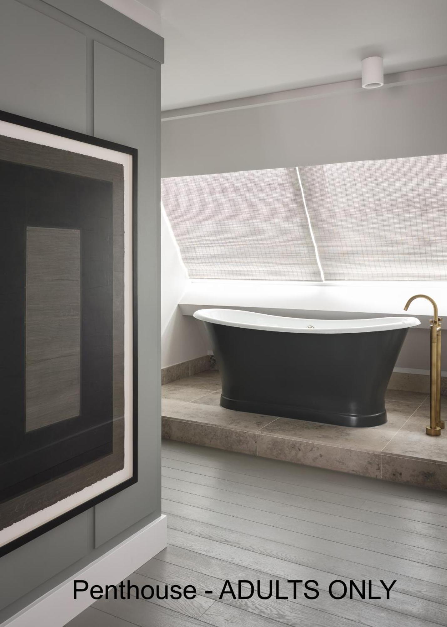Boutique Hotel Benedict Noordwijk Exterior photo A freestanding bathtub