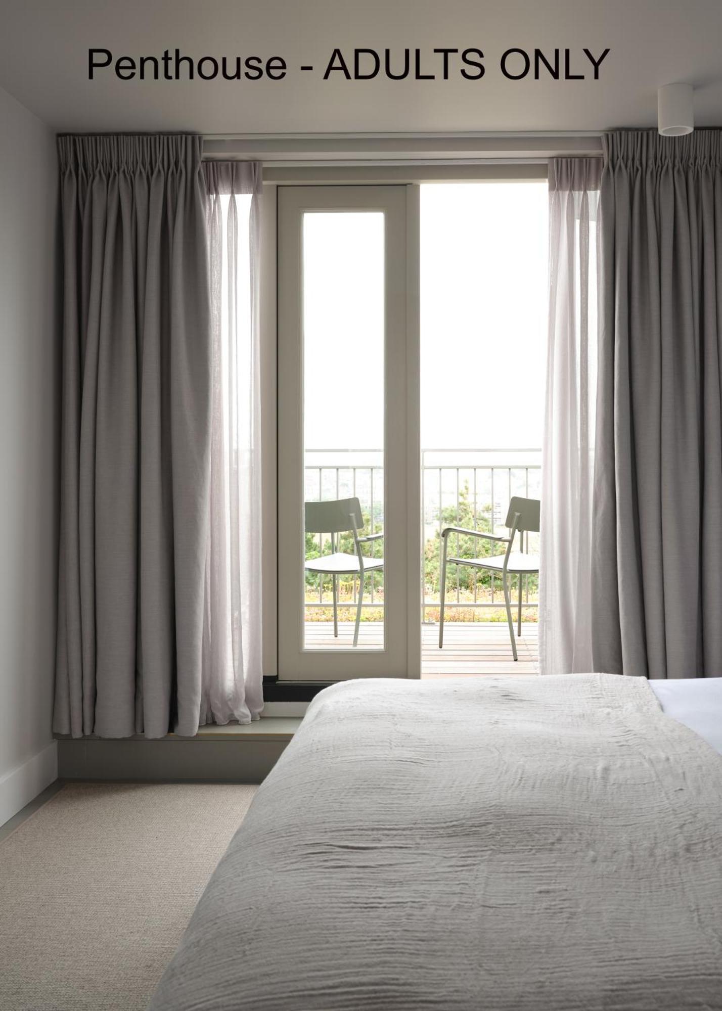 Boutique Hotel Benedict Noordwijk Exterior photo Curtains in a bedroom